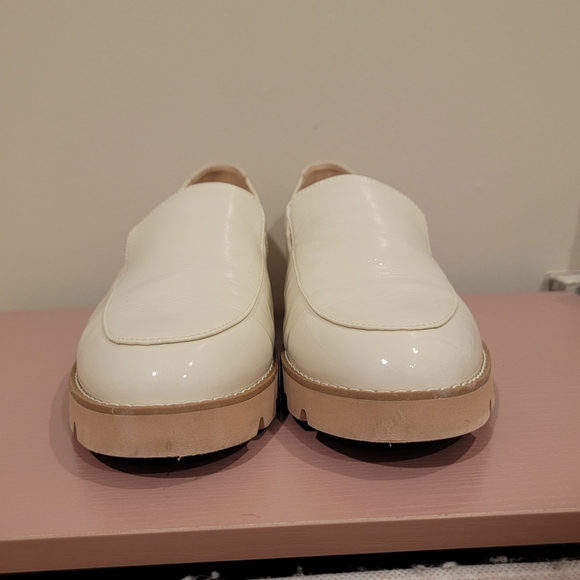 Vionic Kensley Slip On Loafers Womens Cream Patent Leather Chucky Sole Flat Shoe - Picture 5 of 12